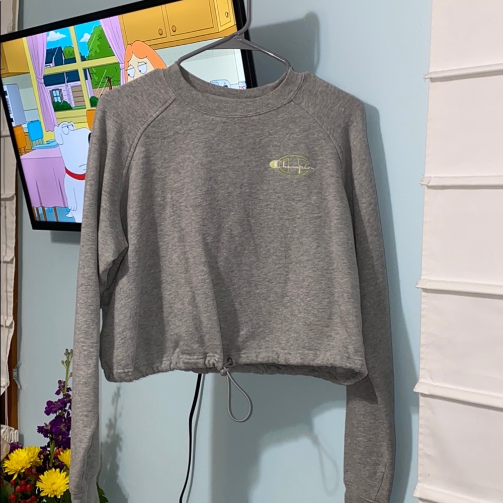Grey cropped crew neck